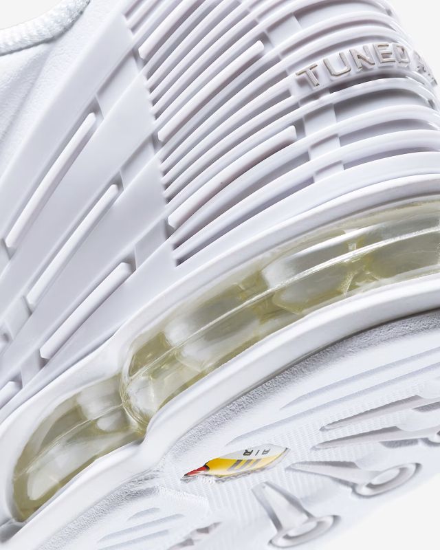 Кросівки Nike AIR MAX PLUS III