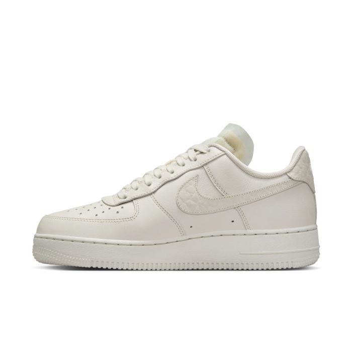 Кросівки Nike WMNS AIR FORCE 1 LO PRM