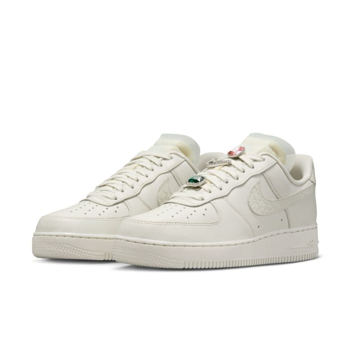 Кросівки Nike WMNS AIR FORCE 1 LO PRM