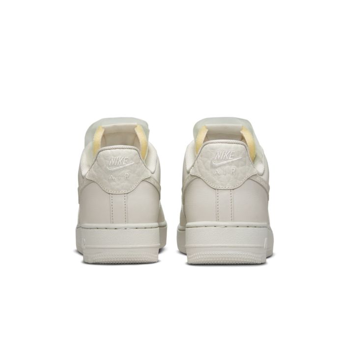 Кросівки Nike WMNS AIR FORCE 1 LO PRM