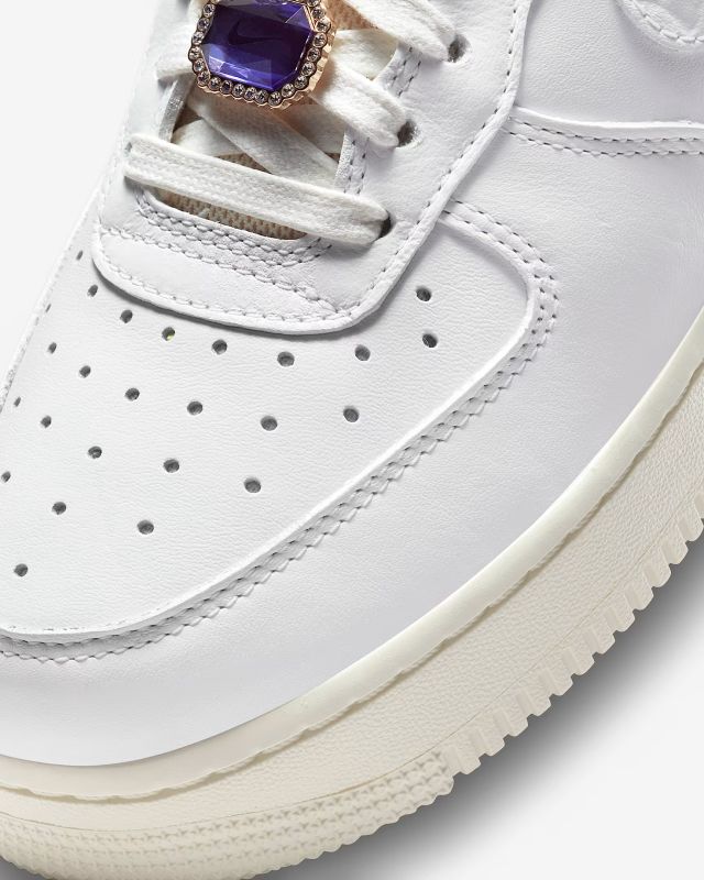 Кросівки Nike WMNS AIR FORCE 1 LO PRM
