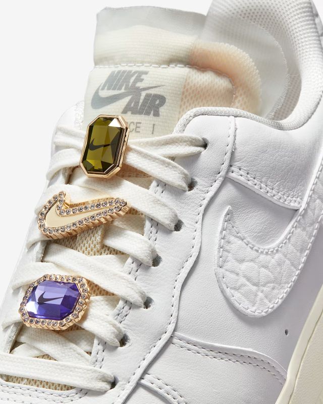 Кросівки Nike WMNS AIR FORCE 1 LO PRM