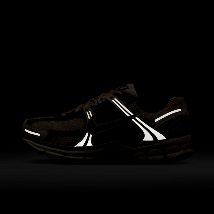 Кросівки Nike W NIKE ZOOM VOMERO 5