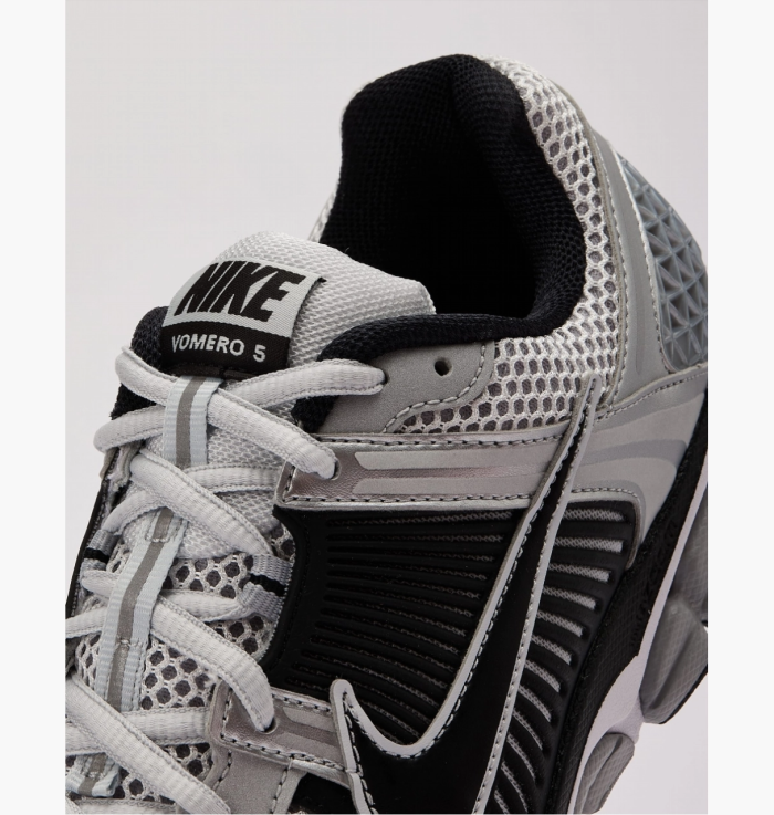 Кросівки Nike ZOOM VOMERO 5
