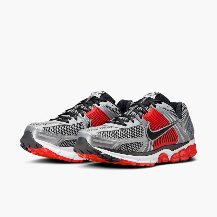Кросівки Nike ZOOM VOMERO 5
