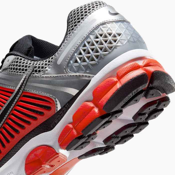 Кросівки Nike ZOOM VOMERO 5