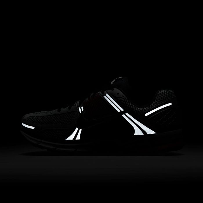 Кросівки Nike ZOOM VOMERO 5