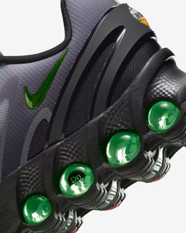 Кросівки Nike AIR MAX DN8